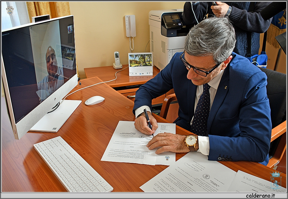 21E_1697 Il momento della Firma.JPG