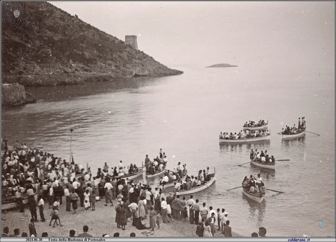 Imbarco per la processione di Portosalvo.jpg