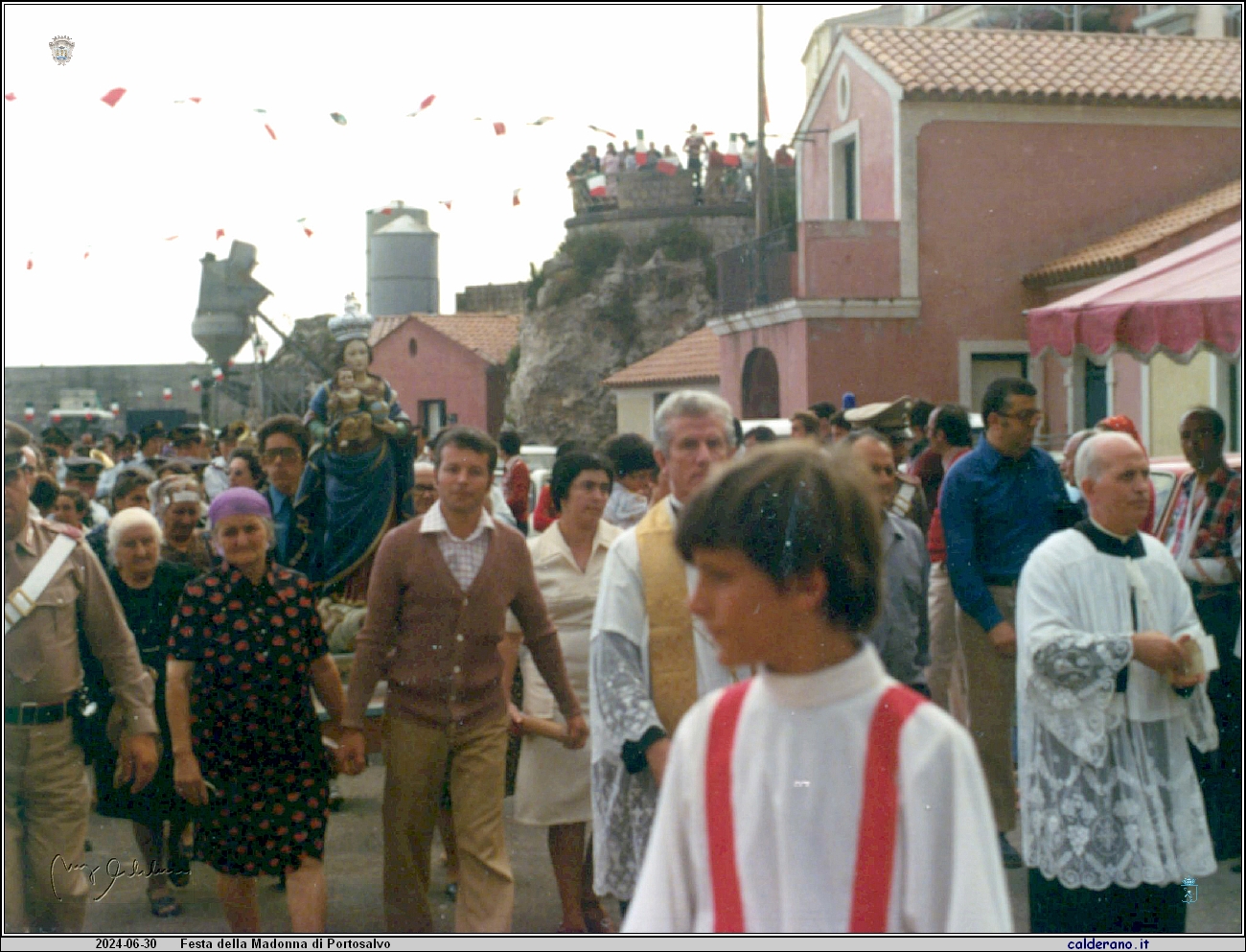 Processione della Madonna di Portosalvo con Luisa, Pinuccio, Padre De Filippis e Padre Salerno.jpg