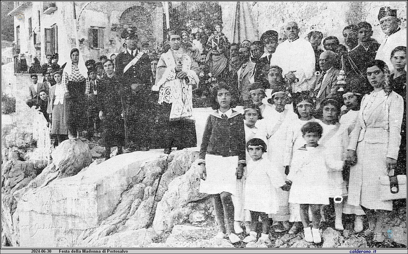 Processione della Madonna di Portosalvo con l'Arciprete Santoro - 1938.jpeg