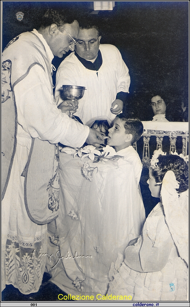 La Prima Cominione di Sergio De Nicola con Padre Vigliotti e Padre Petrin - 15 luglio 1956.jpg