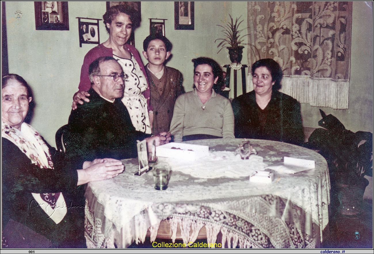 Mamma Rosa, Don Domenico, Clorinda, Biasino, Fiorinella e Rosina 12-4-1954.jpg