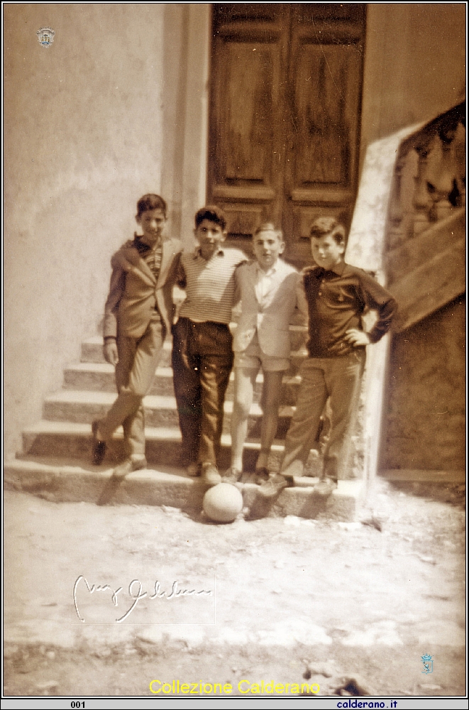 Studenti anno 1961-62 con Biagio Colavolpe e Giulio Di Lascio.jpg