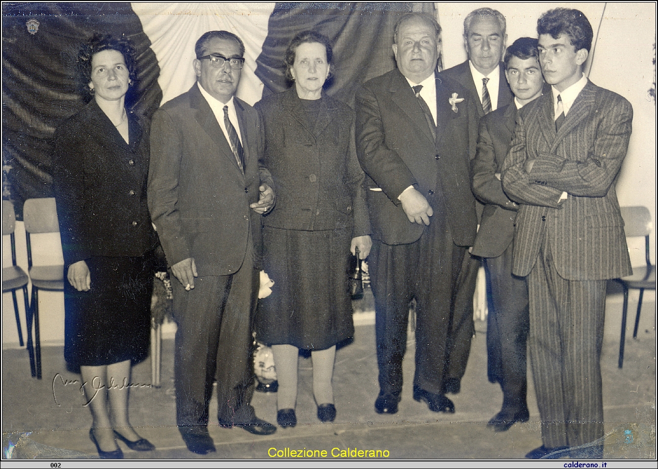 Agnese e Vincenzo D'Alascio, la maestra Ulderica Frega Limongi, Biagio Schettino, Luigi Mazzeo, Gianfranco e Michele D'Alascio.jpg