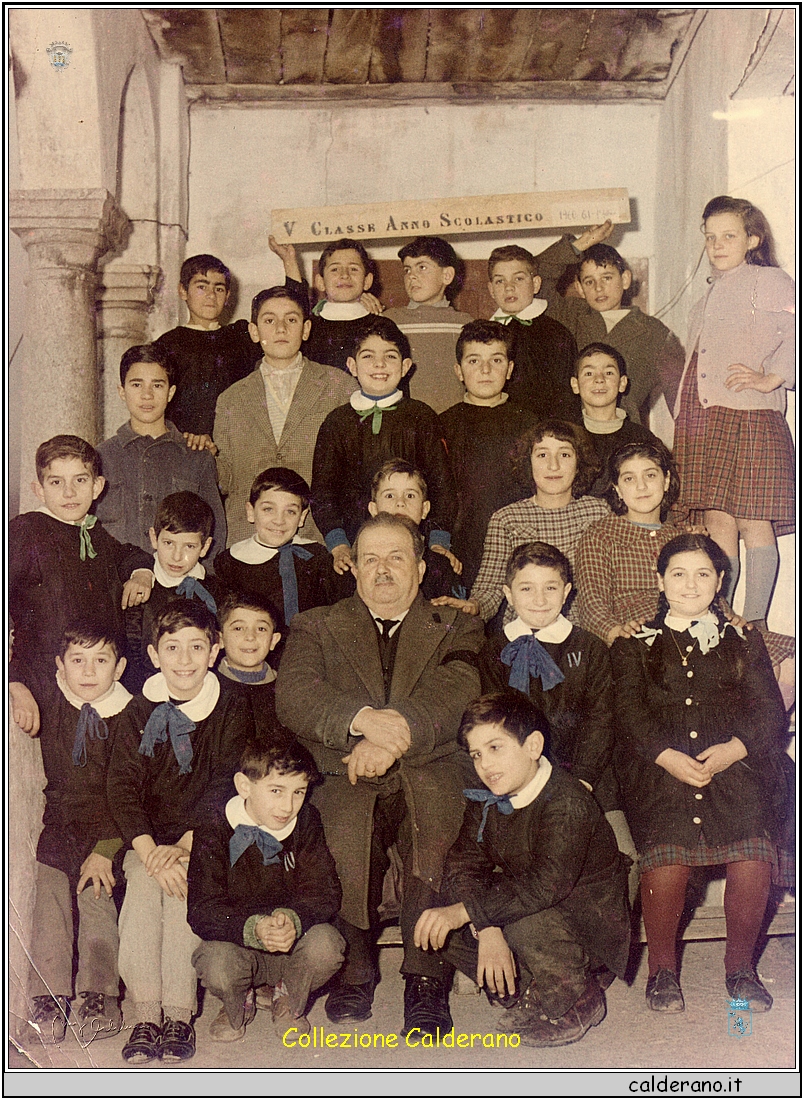 Anno scolastico 1960-61 col Maestro Biagio Schettino.jpg