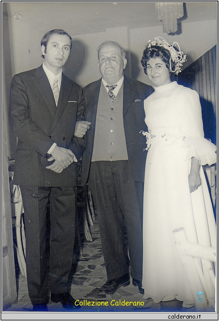 Gli Sposi Domenico Albanese e Anna Maria Schettino con Biagio Schettino - 23 Ottobre 1971.jpg