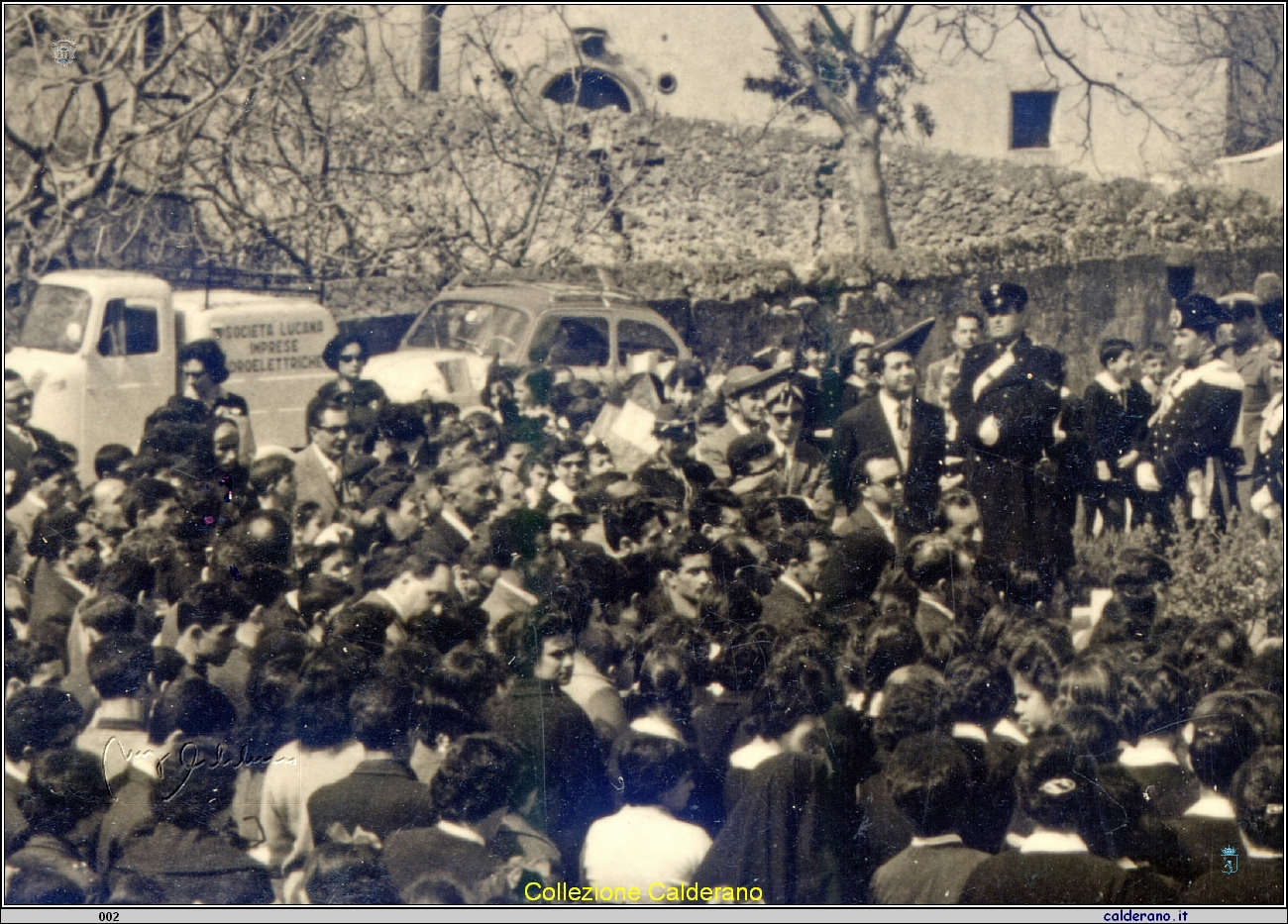 Inaugurazione monumento ai caduti 1959.jpg