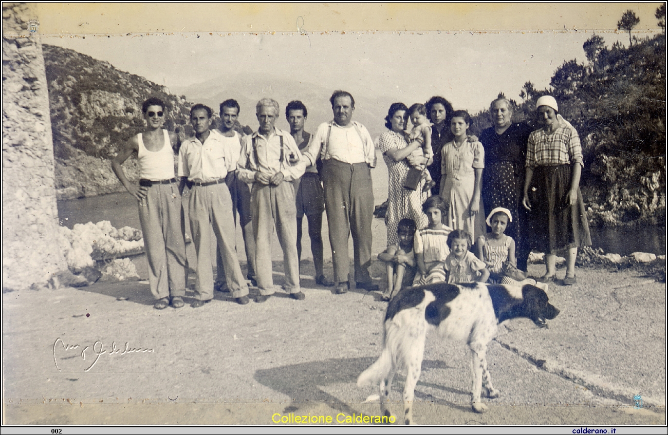 La Famiglia Schettino alla Secca di Castrocucco 1 Agosto 1954.jpg