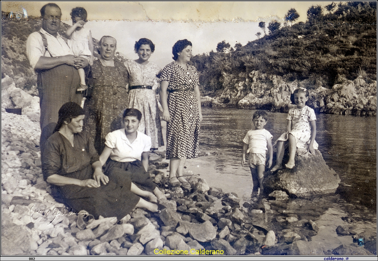 La famiglia di Biagio Schettino alla Secca - 1 Agosto 1954.jpg