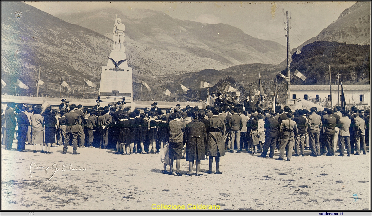 Monumento ai caduti 4 novembre 1959.jpg