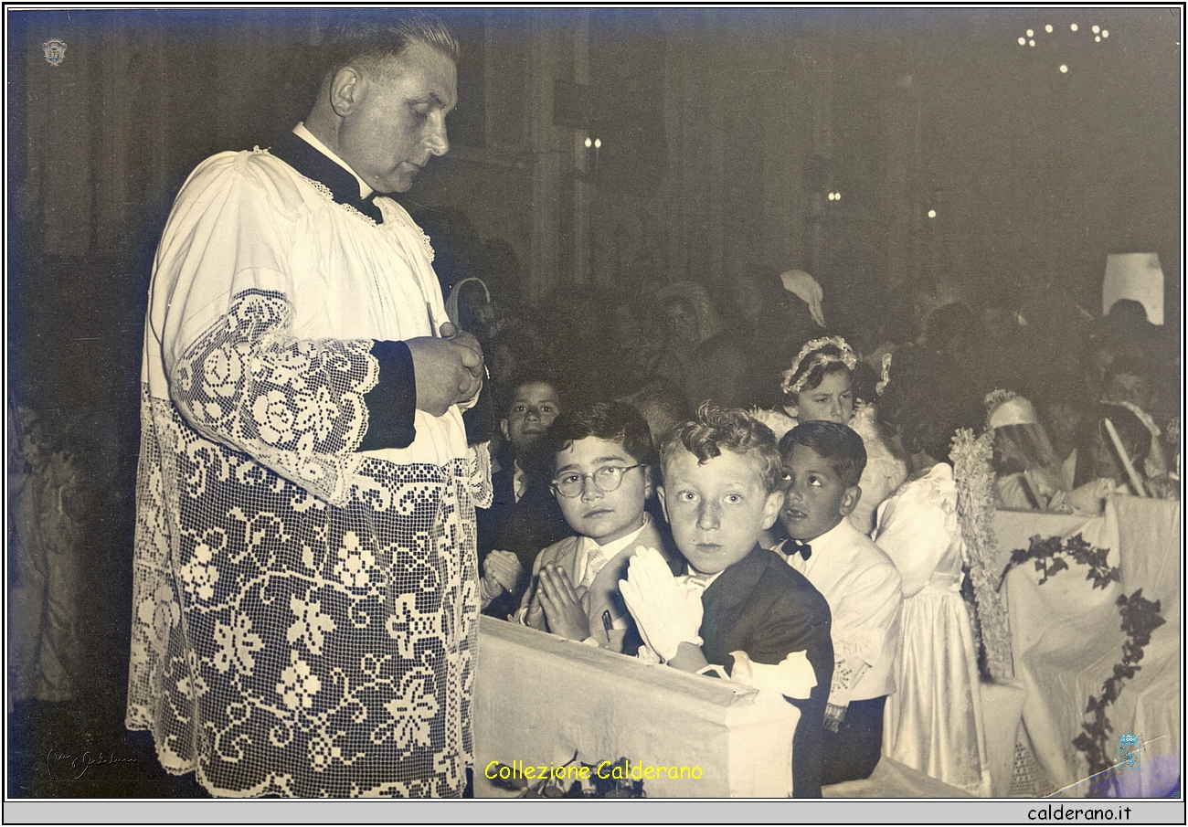 Padre Petrin - 1^ Comunione dei fratelli Taranto - 19 maggio 1957.jpg