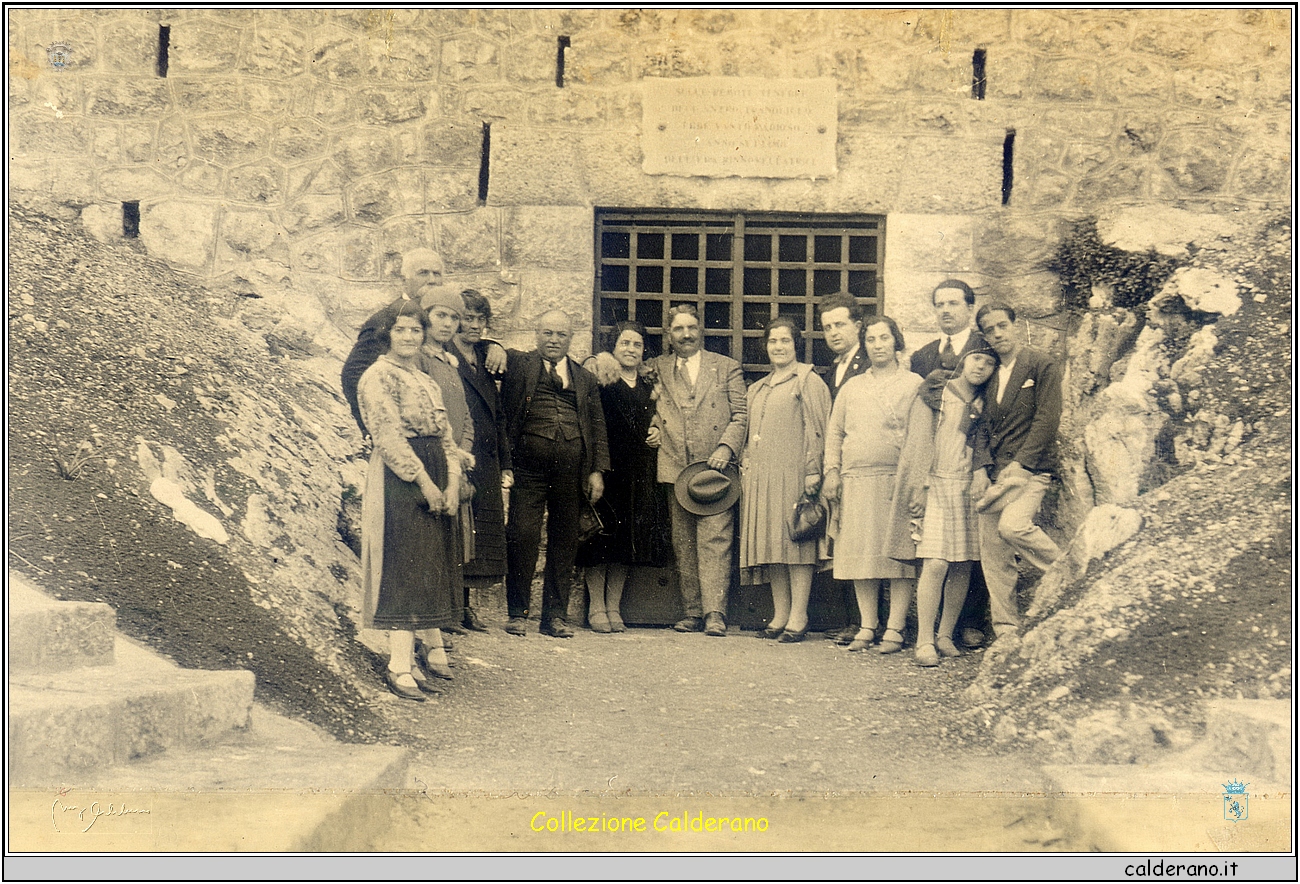 Visita alle Grotte di Marina della Famiglia di Biagio Schettino.jpg