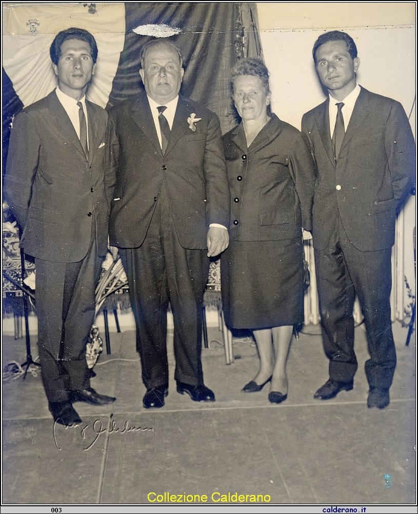 Il Maestro Schettino con Biagio, Maria ed Enrico Santoro.jpg