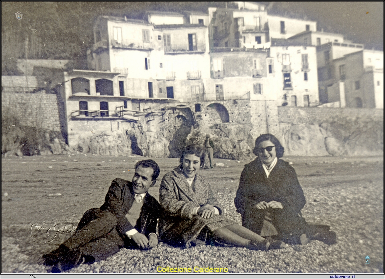 Insegnanti sulla spiaggia del Porto con la Scaldaferri e Del Viscio 1961 14.jpg