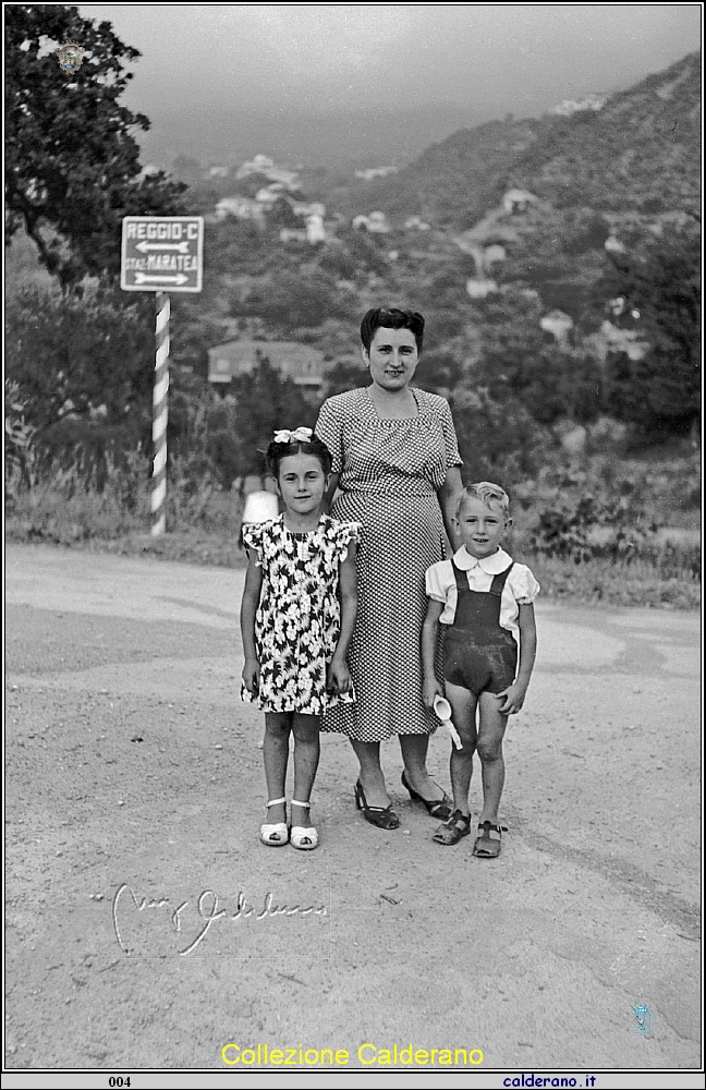 Liliana ed Enrico Maestri con la Mamma.jpg