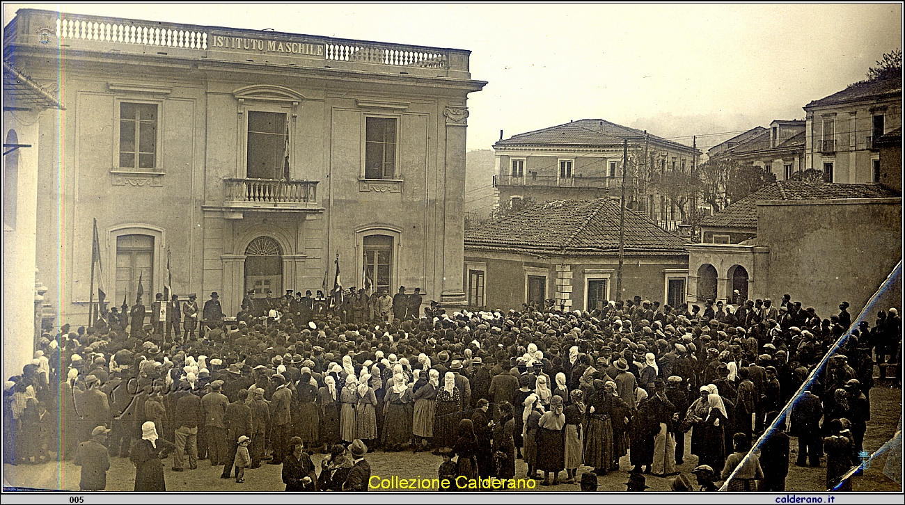 Adunata a Piazza dell'Impero.jpg