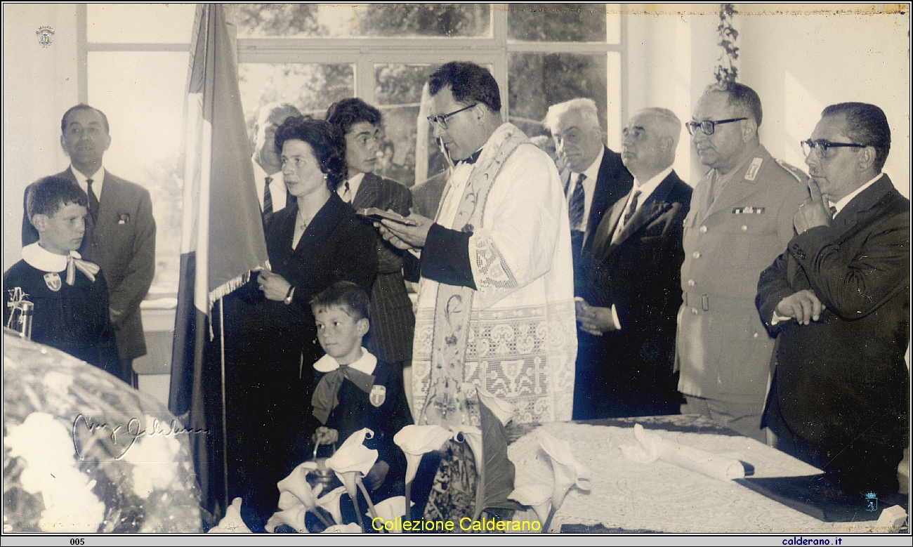 Benedizione di Padre Cerracchio all'inaugurazione della scuola elementare.jpg