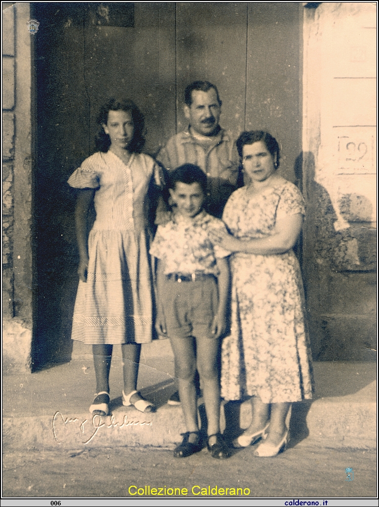 Con Papa', Mamma e Mia sorella Maria Emilia - Ottobre 1956.jpg