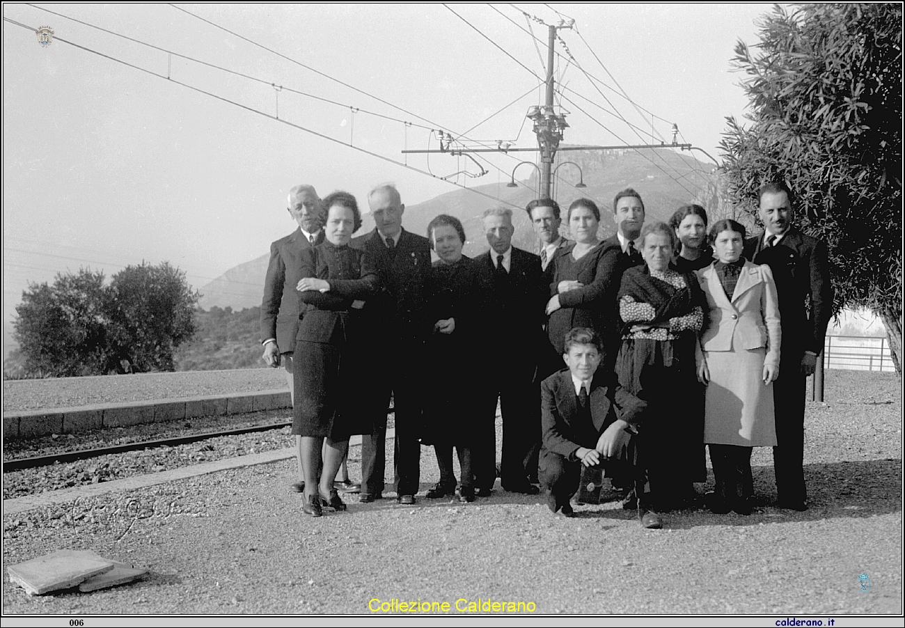 Parenti alla stazione.jpg