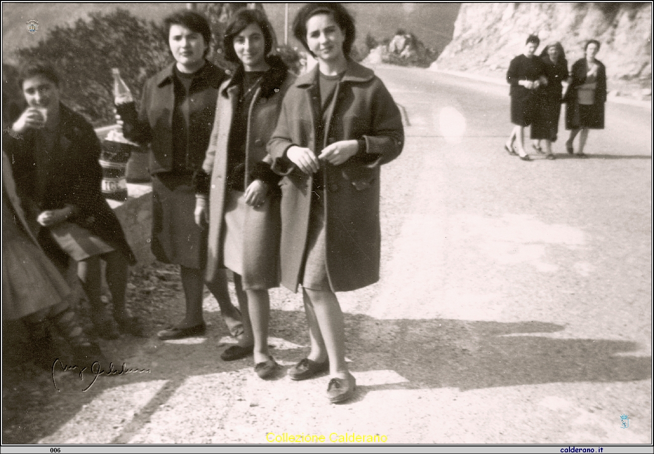 Passeggiata con Liliana, Maria e Maria.jpg