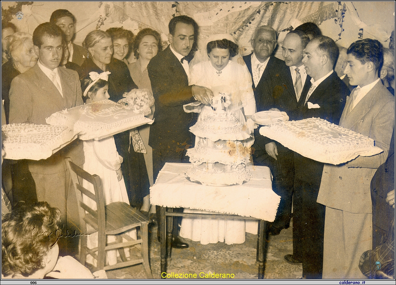 Taglio della torta al matrimonio di Biagio Schettino e Franca Filato.jpg