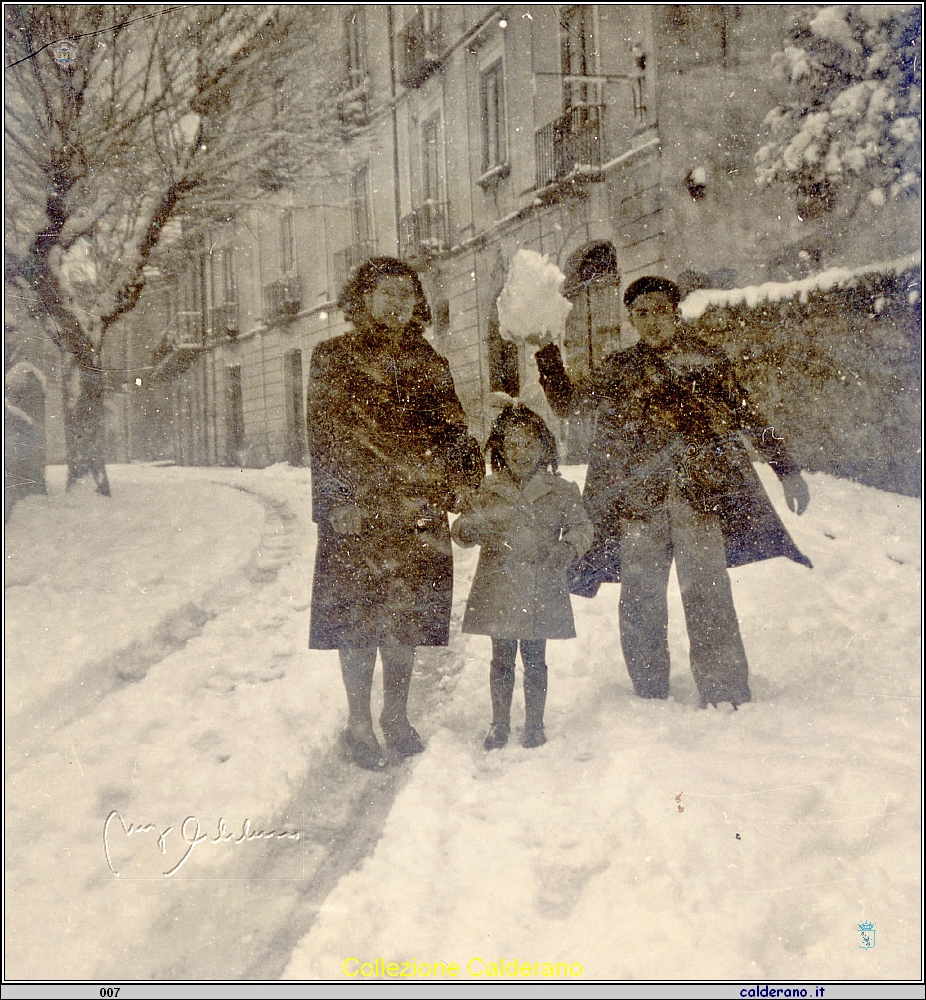 Nevicata in Via Mandarini - Mamma, Maria Emilia e Franco.jpg