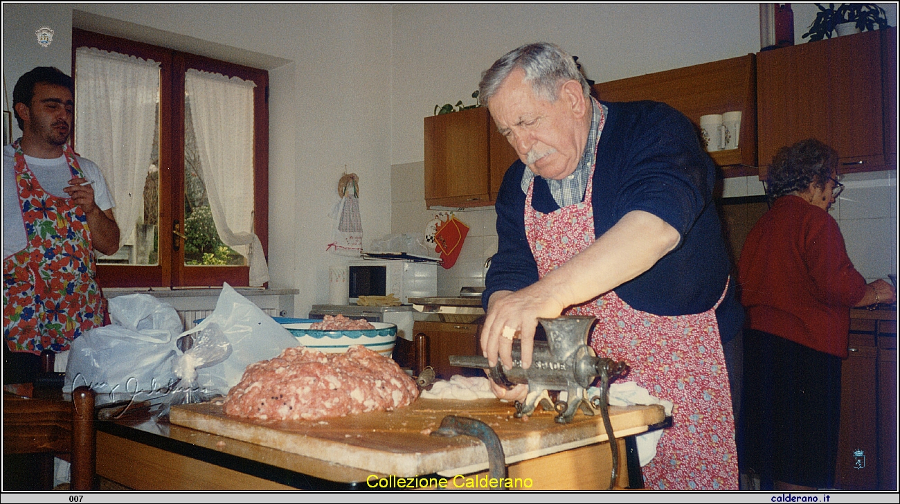 Papa' alla preparazione dei salami - zupirsati.jpg