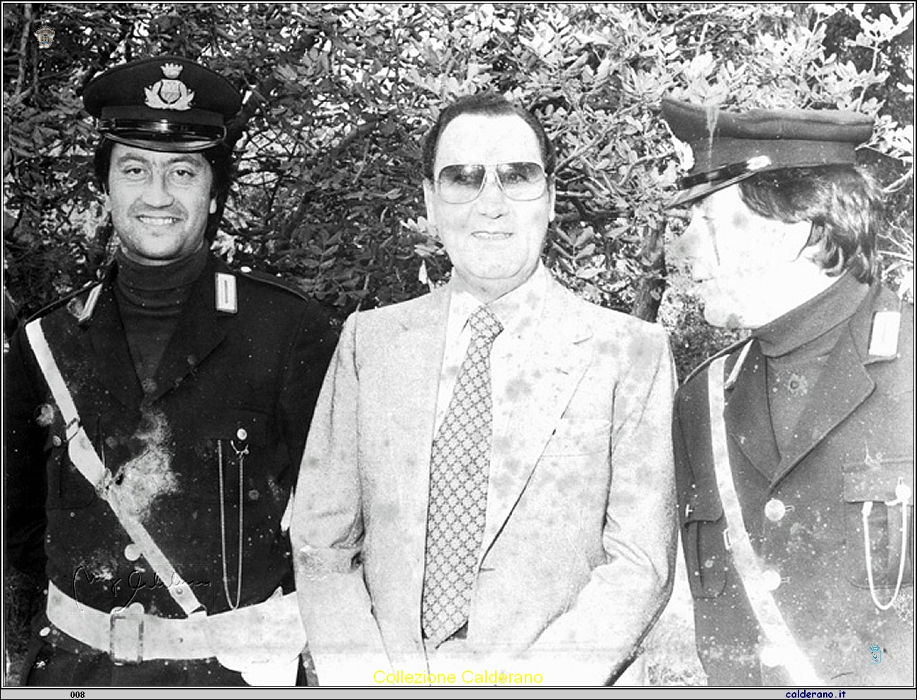 Alberto Sordi con Mario Velardi e Mario Fabiano.jpg