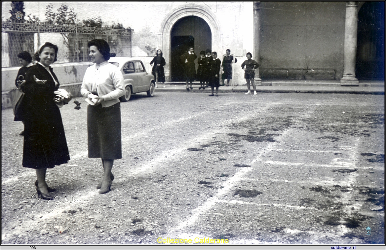 Maria Brando e una collega al De Pino 107.jpg