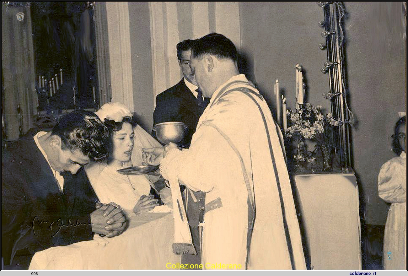 Sposi Biagio e Savina Maimone con Padre Antonetti.jpg