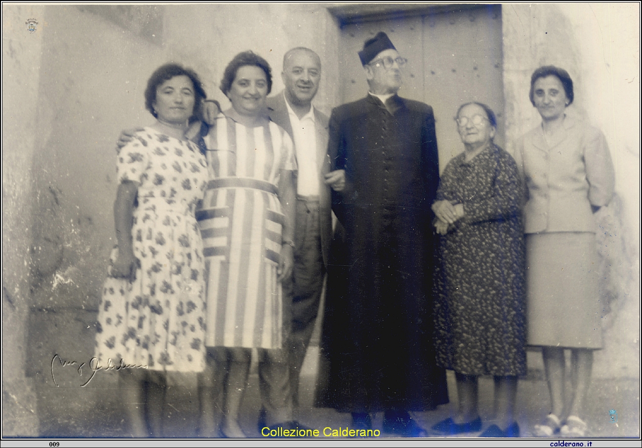 Famiglia D'Attoli in visita al Castello 28-9-1961.jpg