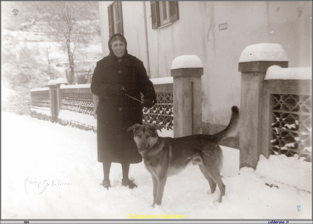 Giovannina Limongi con il cane nella neve.jpeg