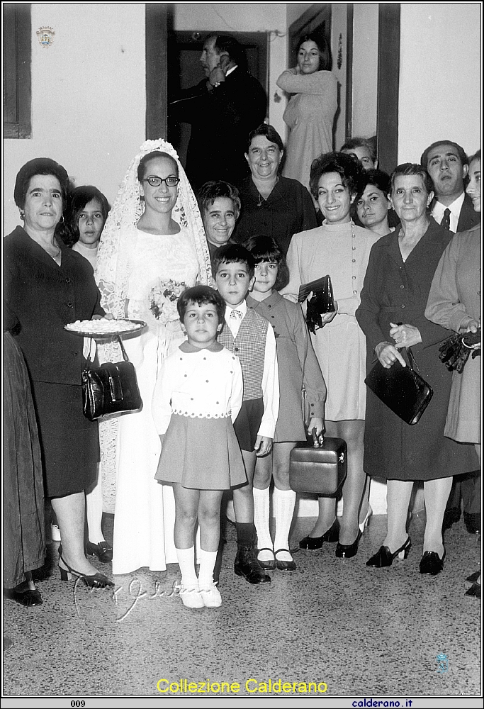 Gruppo di famiglia con Maria Emilia sposa 1969.jpg