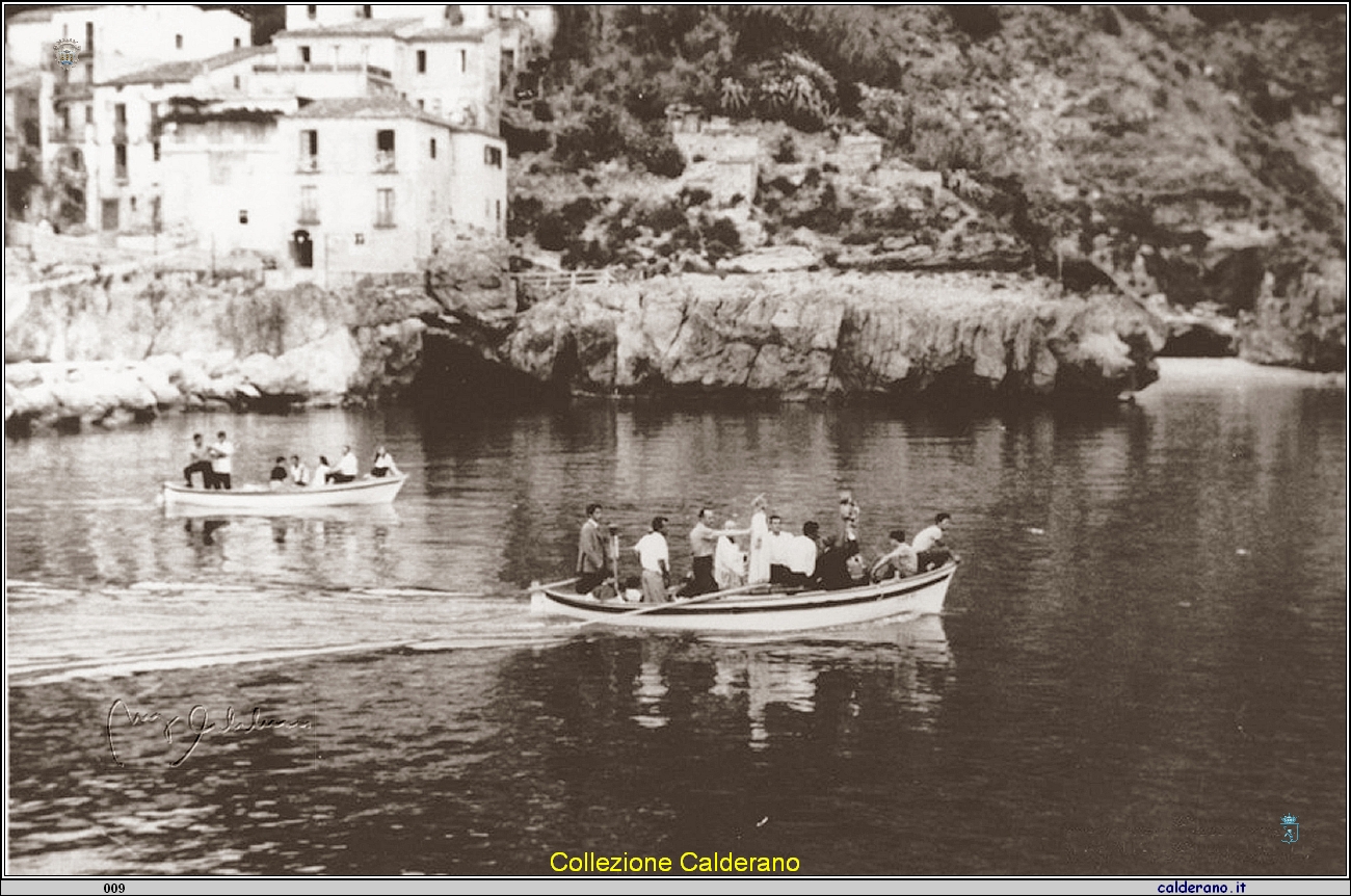 La processione di Portosalvo con le barche a motore.jpg