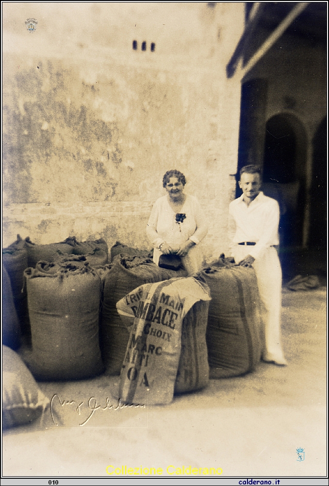 Benito Stoppelli e i Sacchi di caffe ad Haiti.jpg