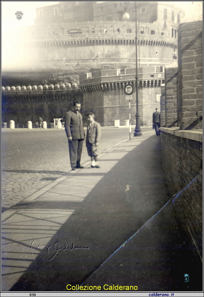 Con Papa' a Castel Sant'Angelo 1956.jpg