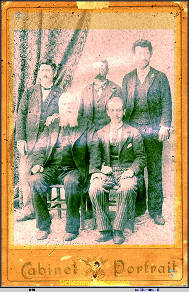 Don Gregorio Calderano (seduto con la barba)1825-1914 con i quattro figli Nicola 1870-1944, Luigi 1865, Biagio 1876-1966,  e Francesco 1874.jpg