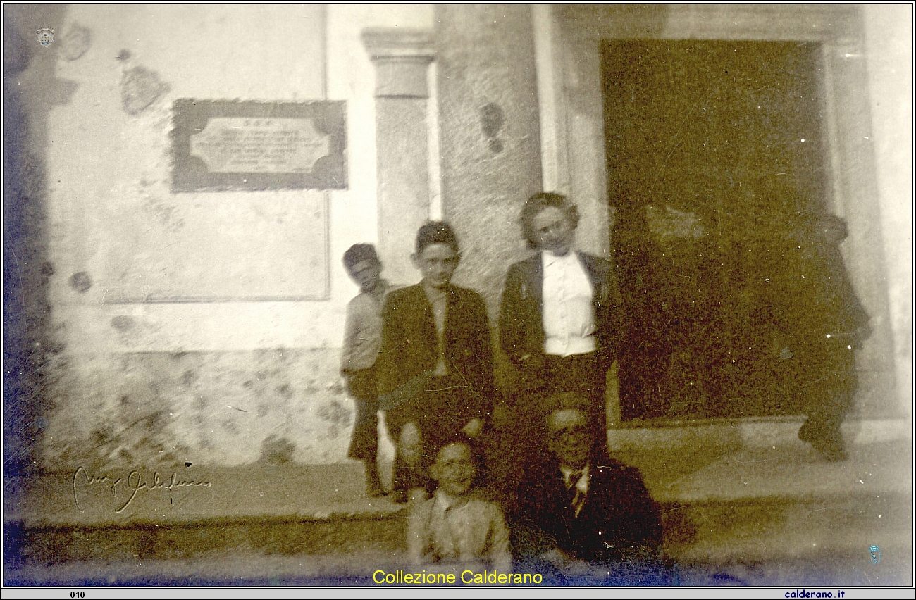 Visitatori alla Basilica di San Biagio - Giugno 1941.jpg