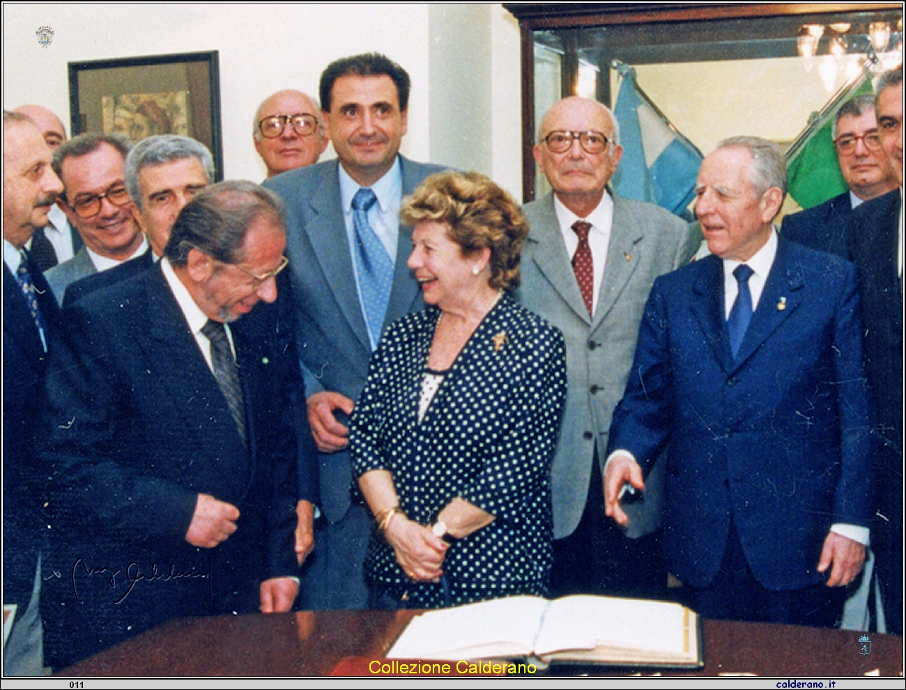 Francesco Sisinni e il Presidente della Repubblica Carlo Azeglio Ciampi 16-3-2001.jpg