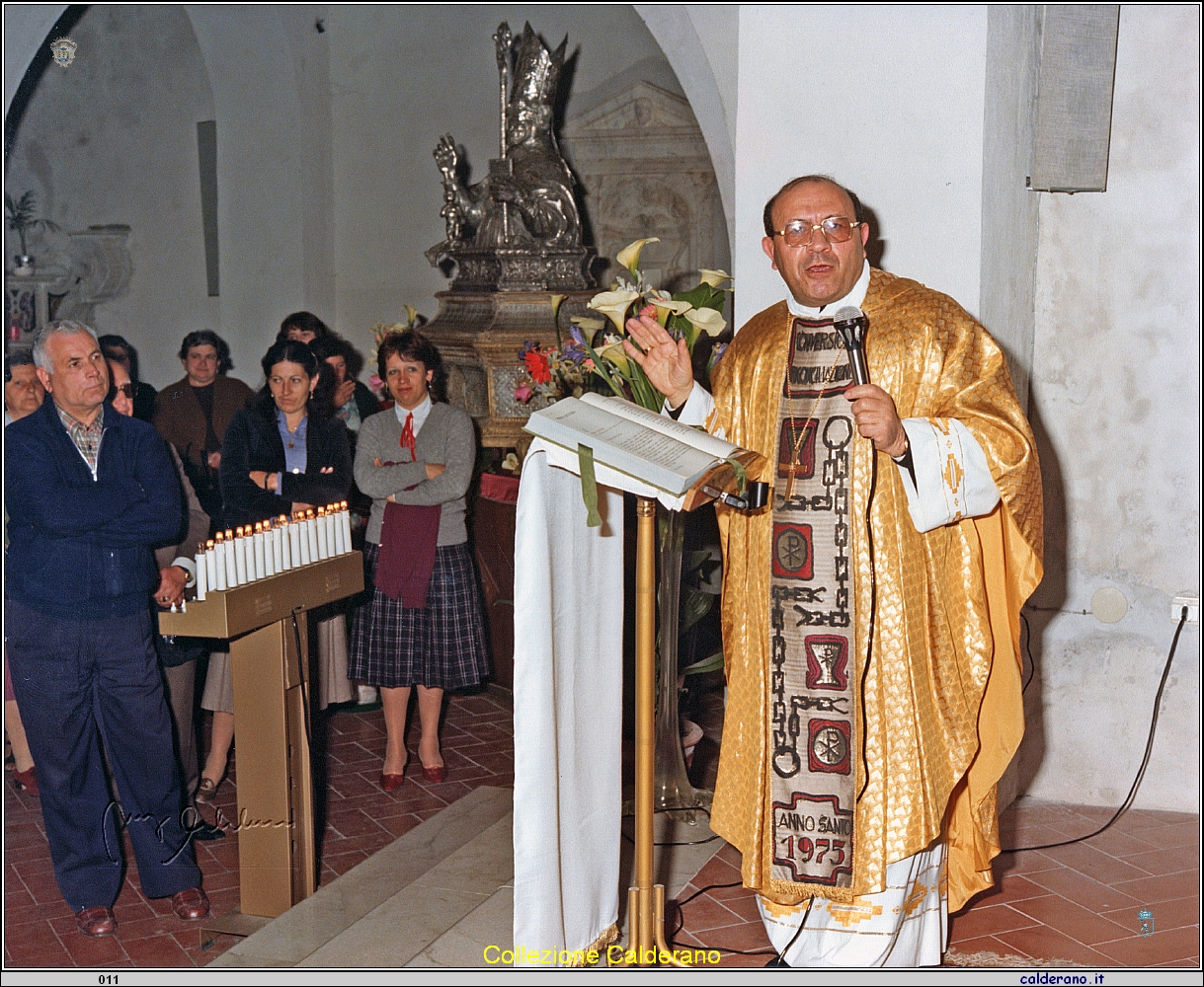 Il Vescovo Antonio Cantisani (1926-2021) nella Basilica di San Biagio 1982.jpeg