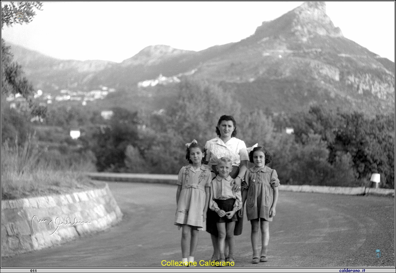 Maria Maestri con Angioletta, Enrico e Liliana.jpg