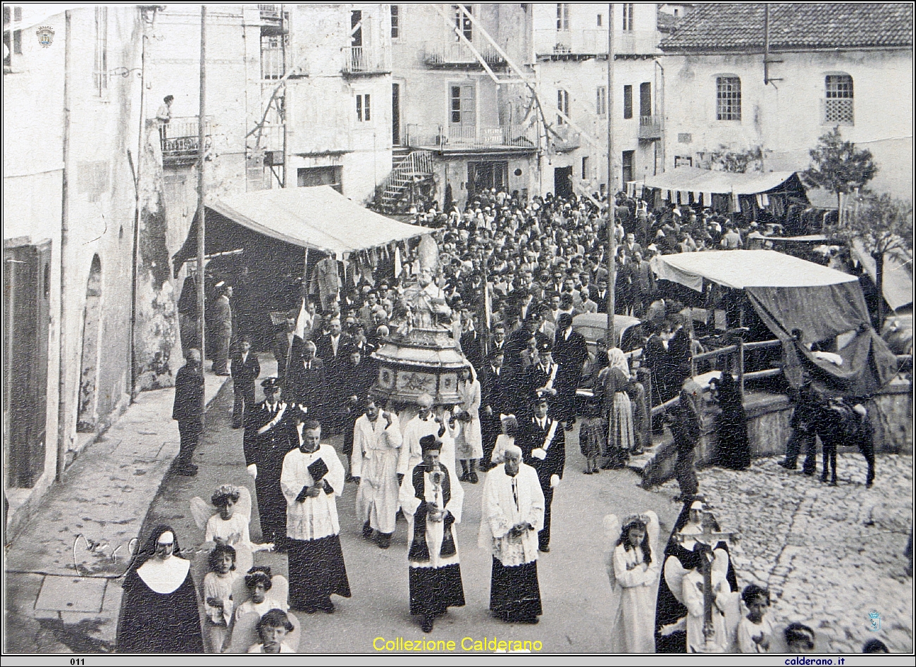 Processione San Biagio con Padre Canfora, Padre De Filippis e Don Biasino D'Attoli.jpg