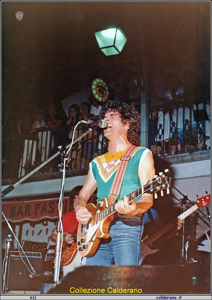 Fausto Leali in concerto a Piazza Buraglia 1981.jpeg