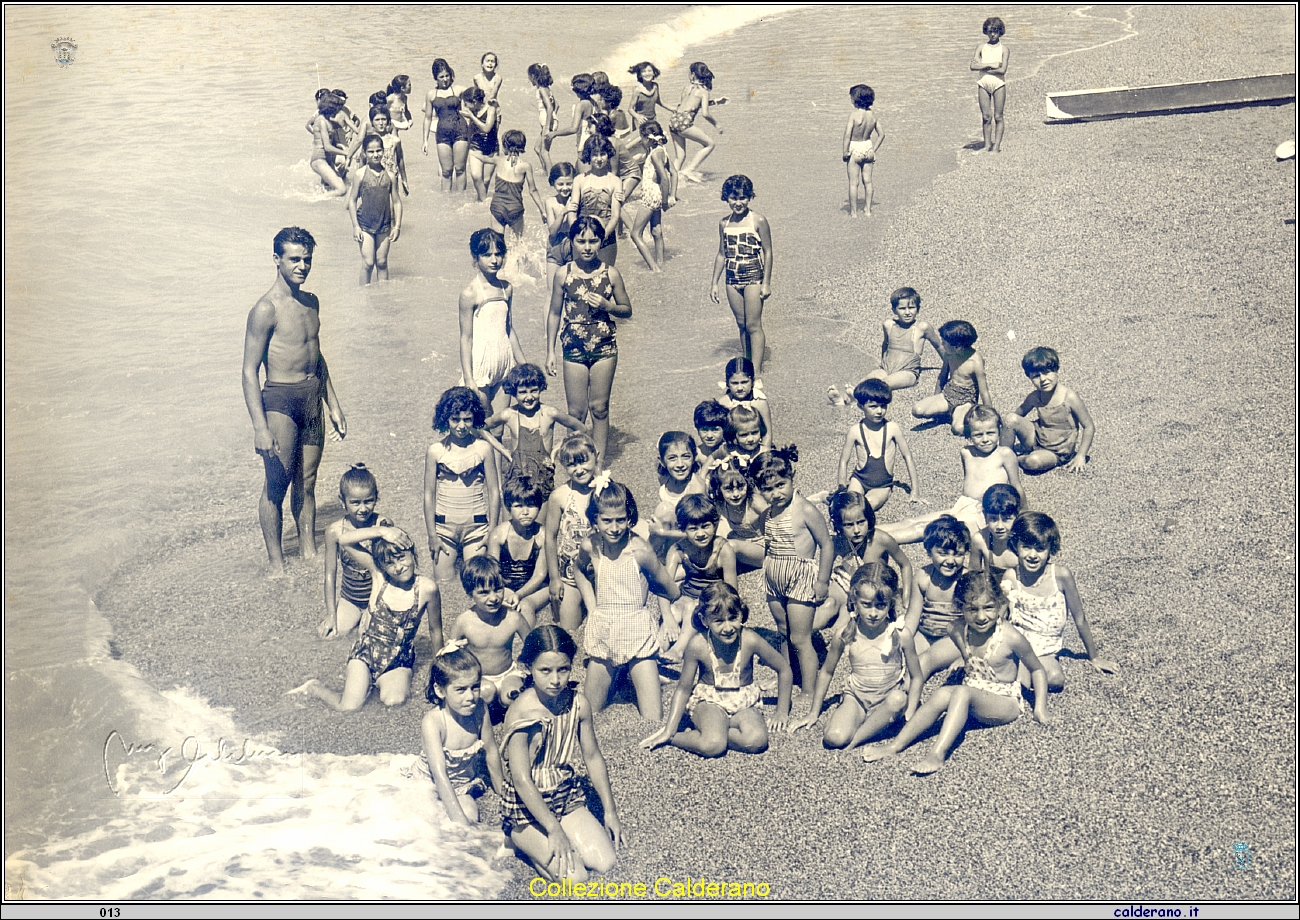 Bambine della Colonia Parrocchiale al mare - estate 1960.jpg