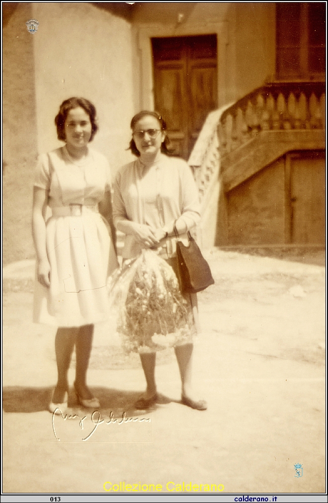 Enza Annuzzi e Lidia Del Viscio 1961.jpg