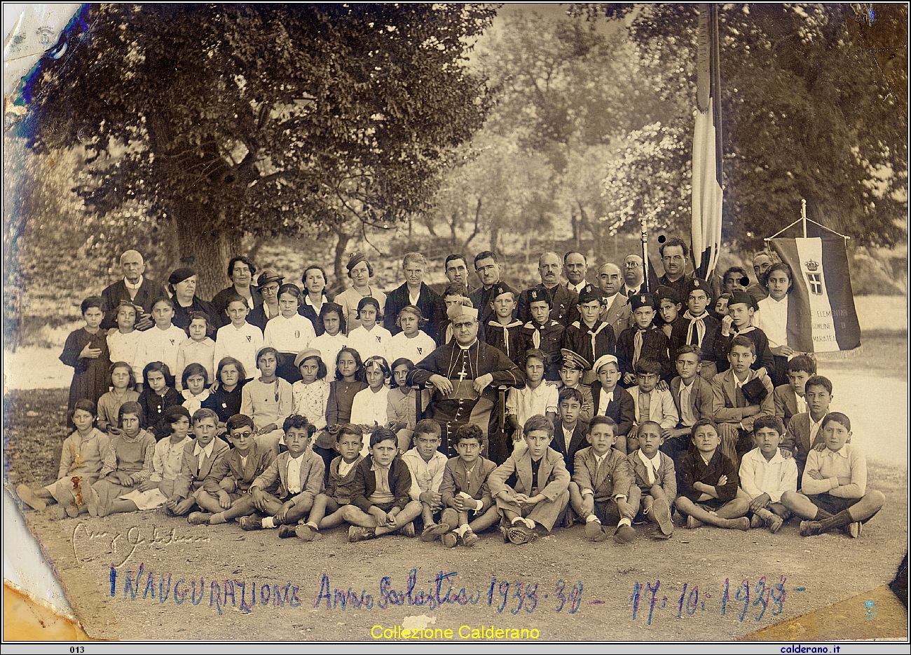 Inaugurazione anno scolastico 1938-39 con il Vescovo Federico Pezzullo 17-10-1939.jpg