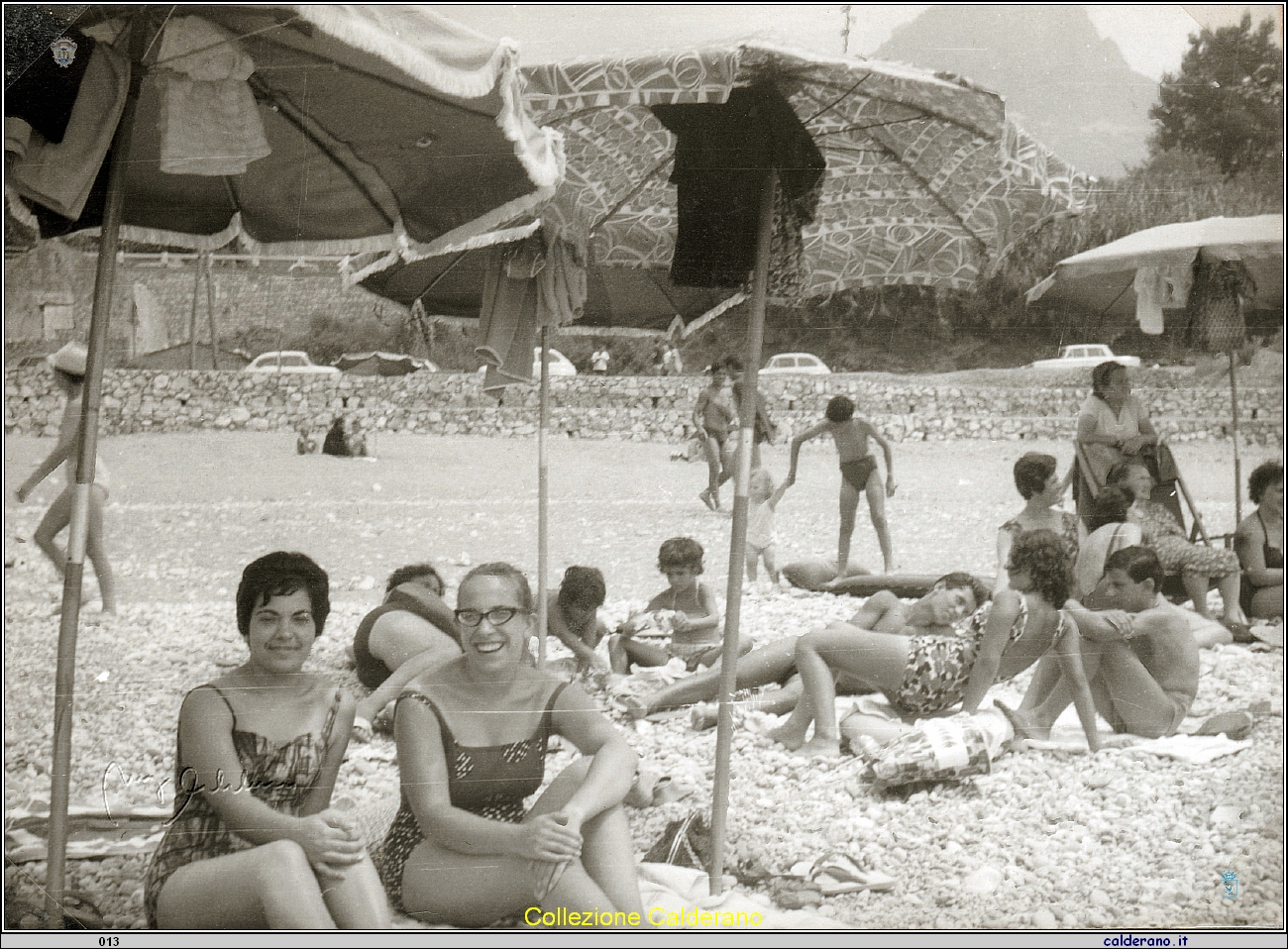 Silvana e Maria Emilia sulla spiaggia di Fiumicello.jpeg