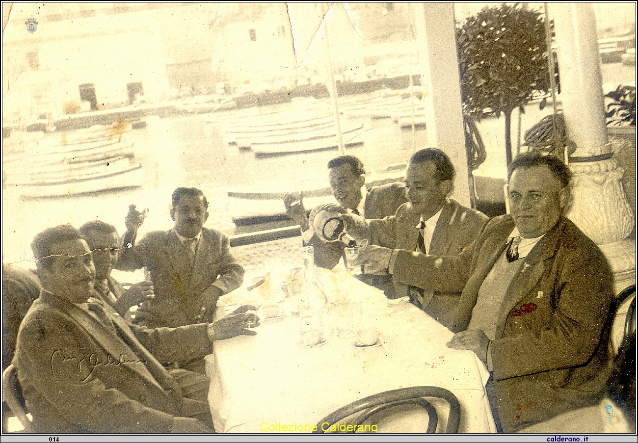 Antonio Preteroti, Giovanni Fiorenzano, Francesco Di Puglia, Francesco Zaccaro, Giorgio Zaccaro ed Enrico Zaccaro Napoli 22 Aprile 1953.jpg