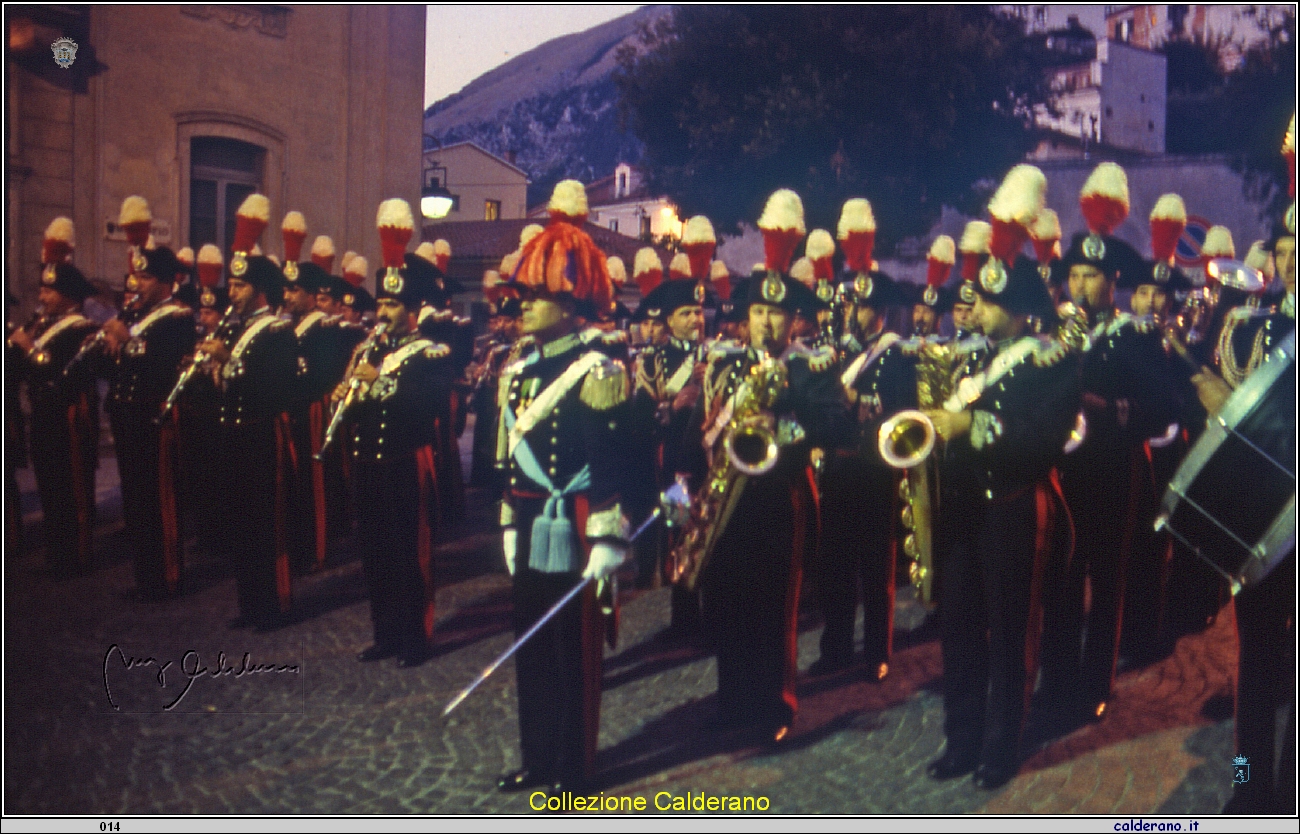 Banda dell'Arma dei Carabinieri davanti il Municipio 1996.jpg