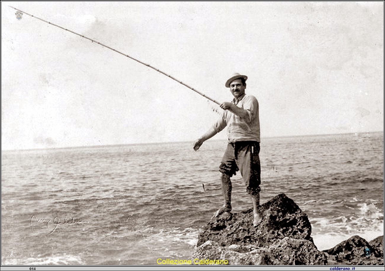 Giovanni Panza pesca sullo scoglio.jpg